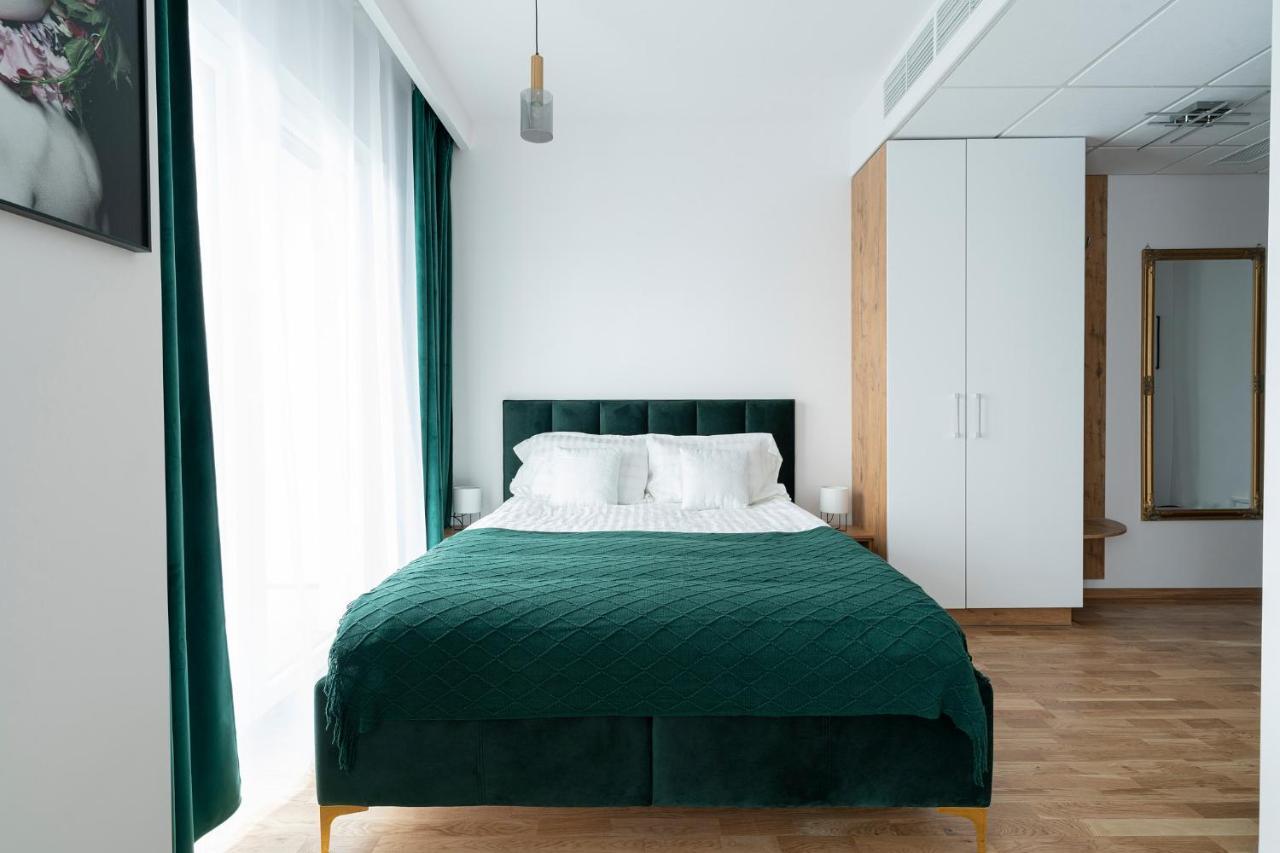 Apartamenty Wola Tower Warsaw Exterior photo