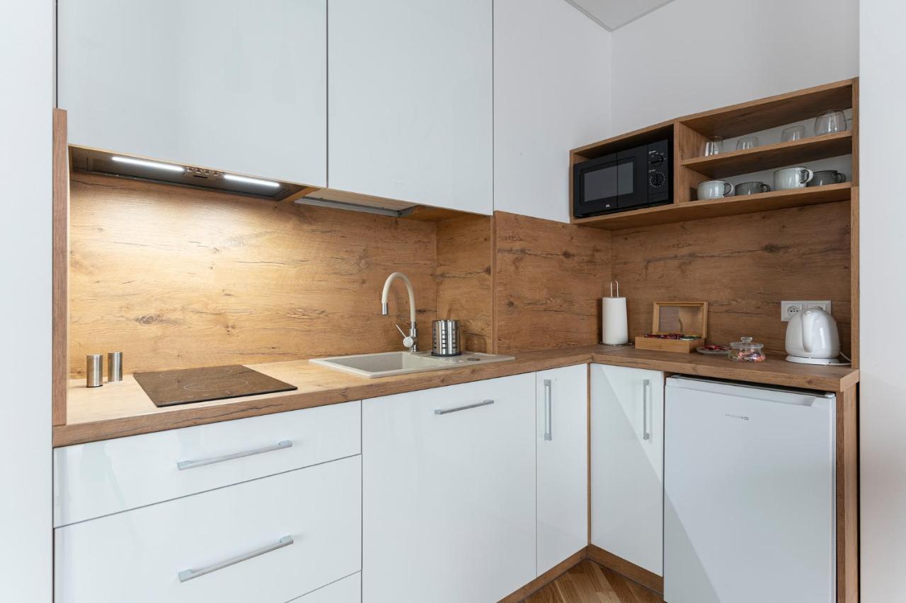 Apartamenty Wola Tower Warsaw Exterior photo