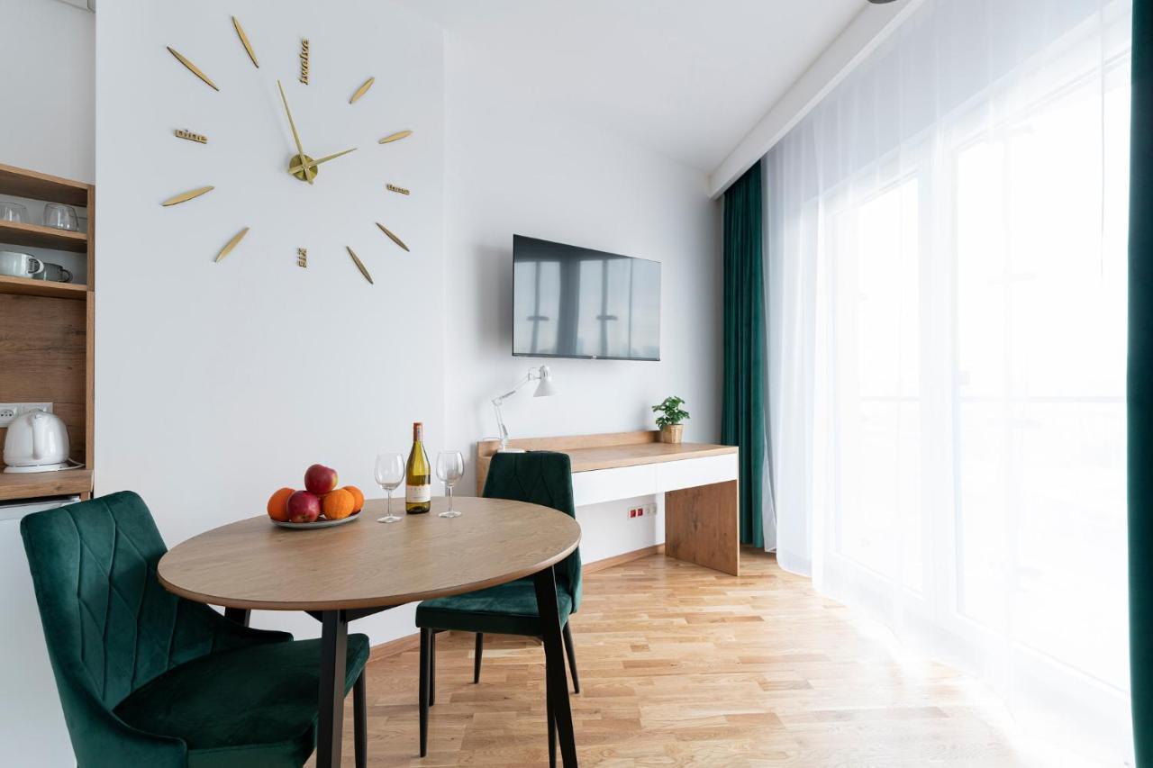 Apartamenty Wola Tower Warsaw Exterior photo
