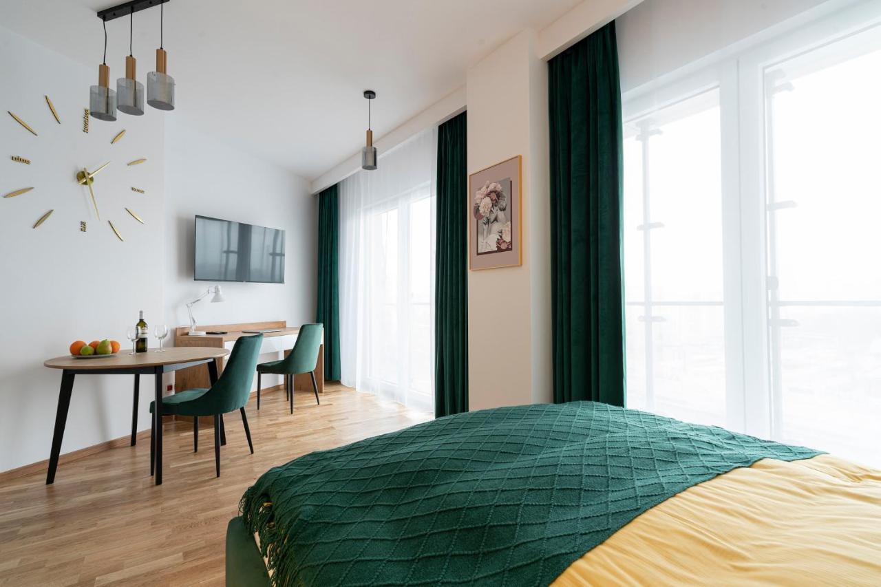 Apartamenty Wola Tower Warsaw Exterior photo