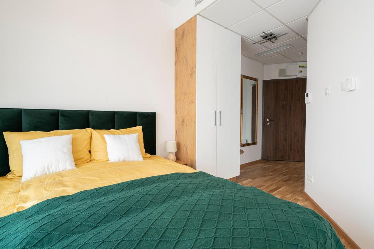Apartamenty Wola Tower Warsaw Exterior photo