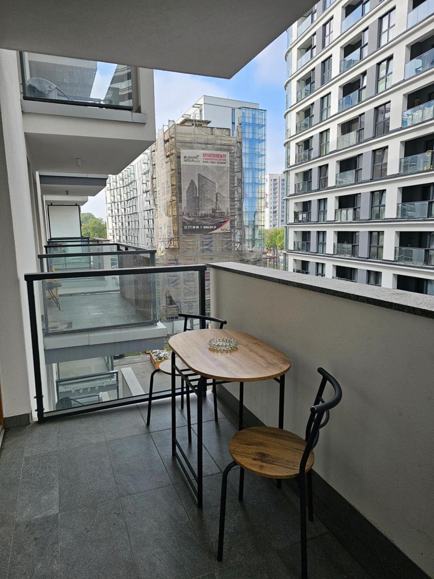 Apartamenty Wola Tower Warsaw Exterior photo