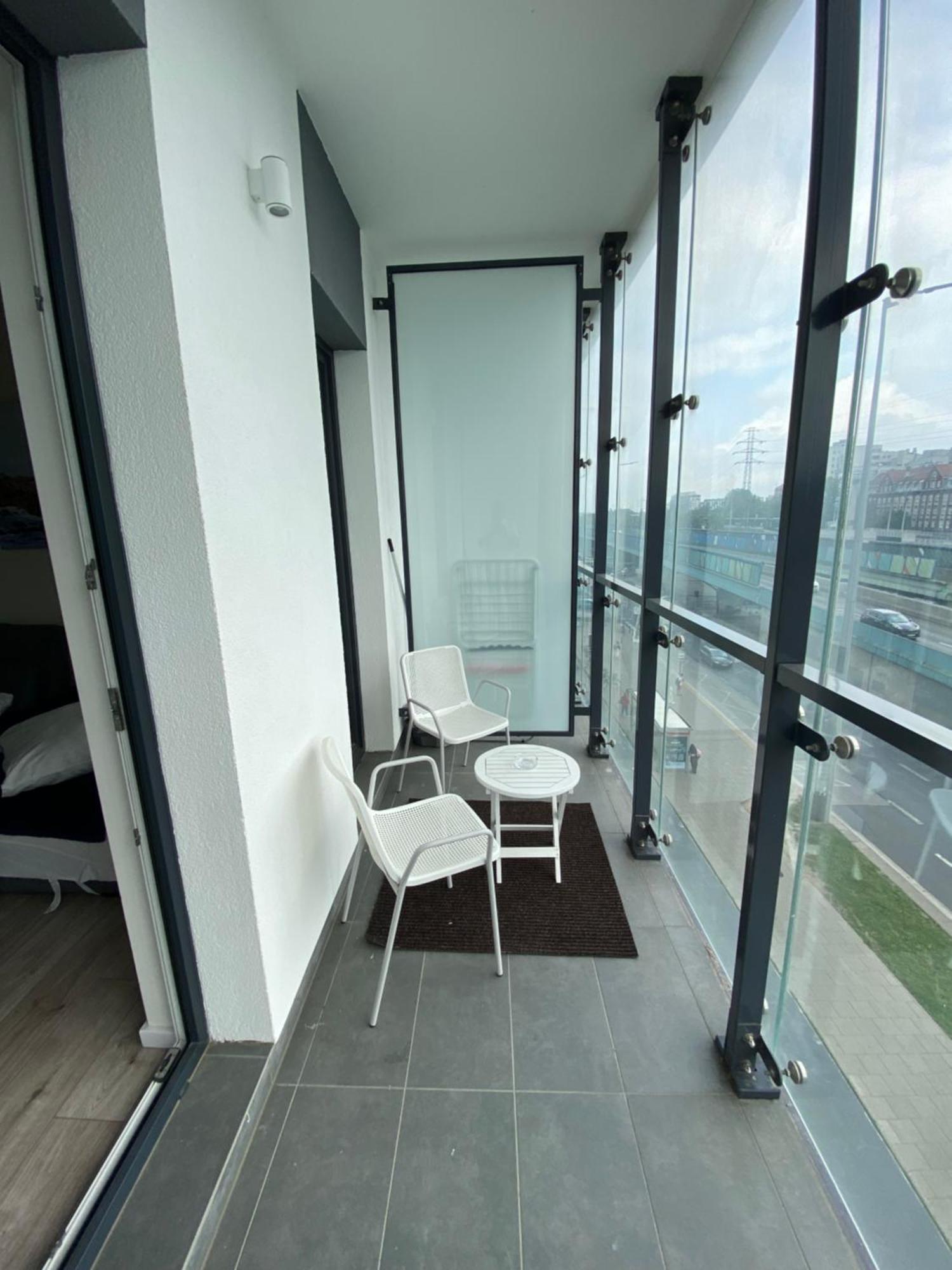 Apartamenty Wola Tower Warsaw Exterior photo